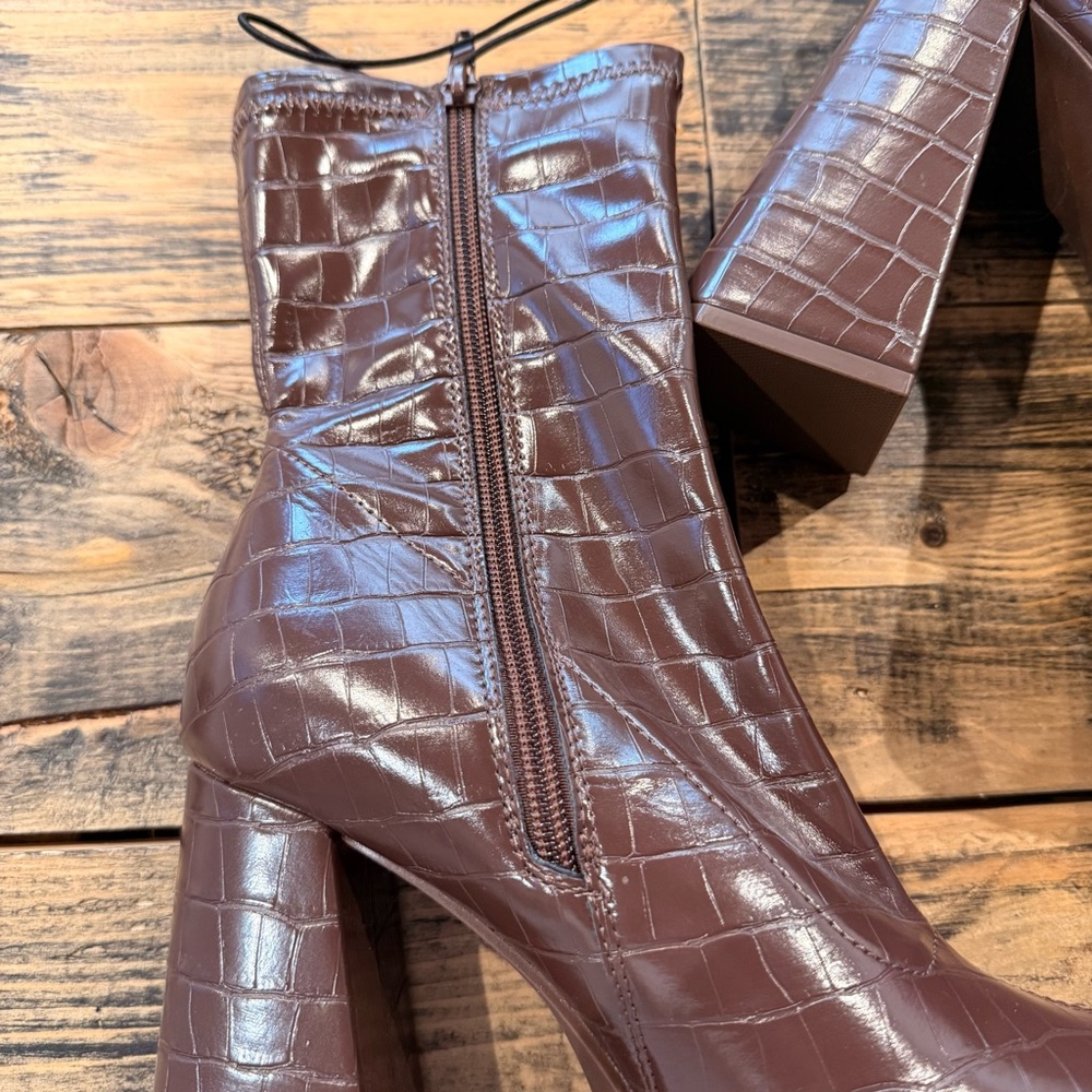 Forever 21 Brown Croc-Embossed Platform Heel Ankle Boots - Picture 3 of 6